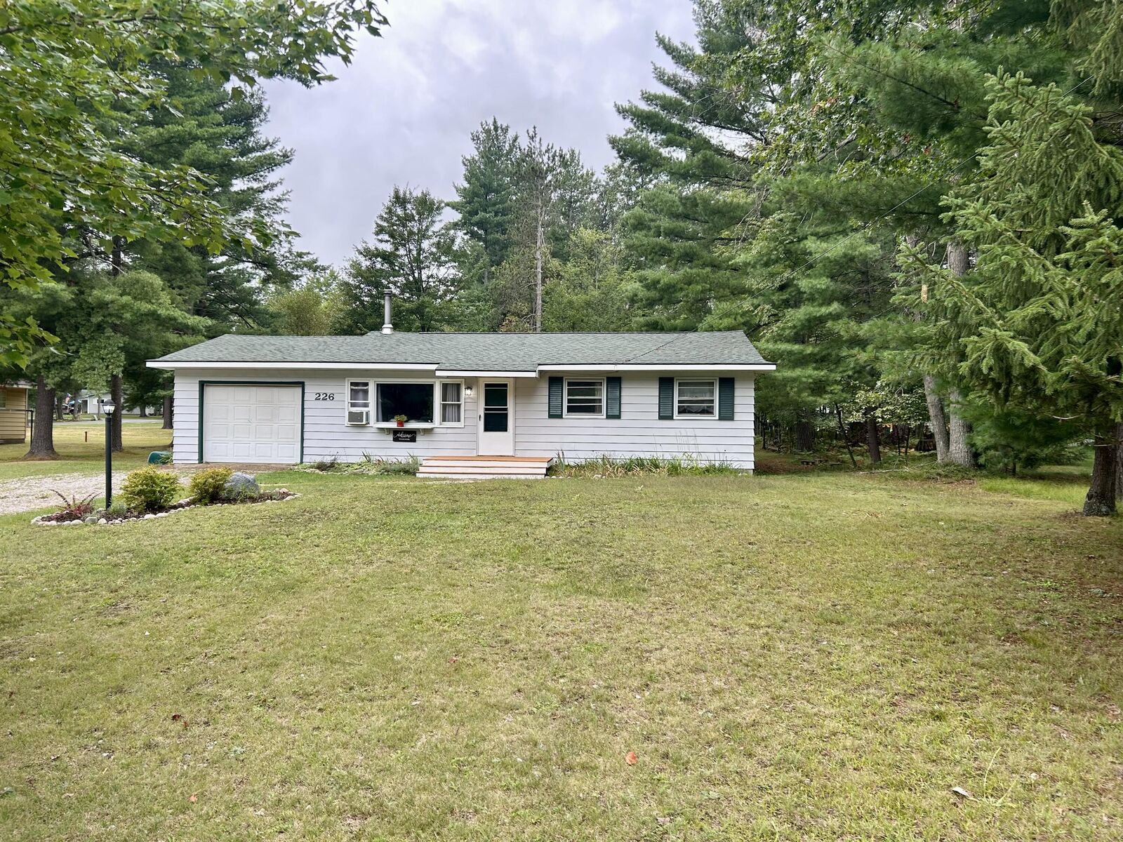 Property Photo:  226 Center Drive  MI 48653 