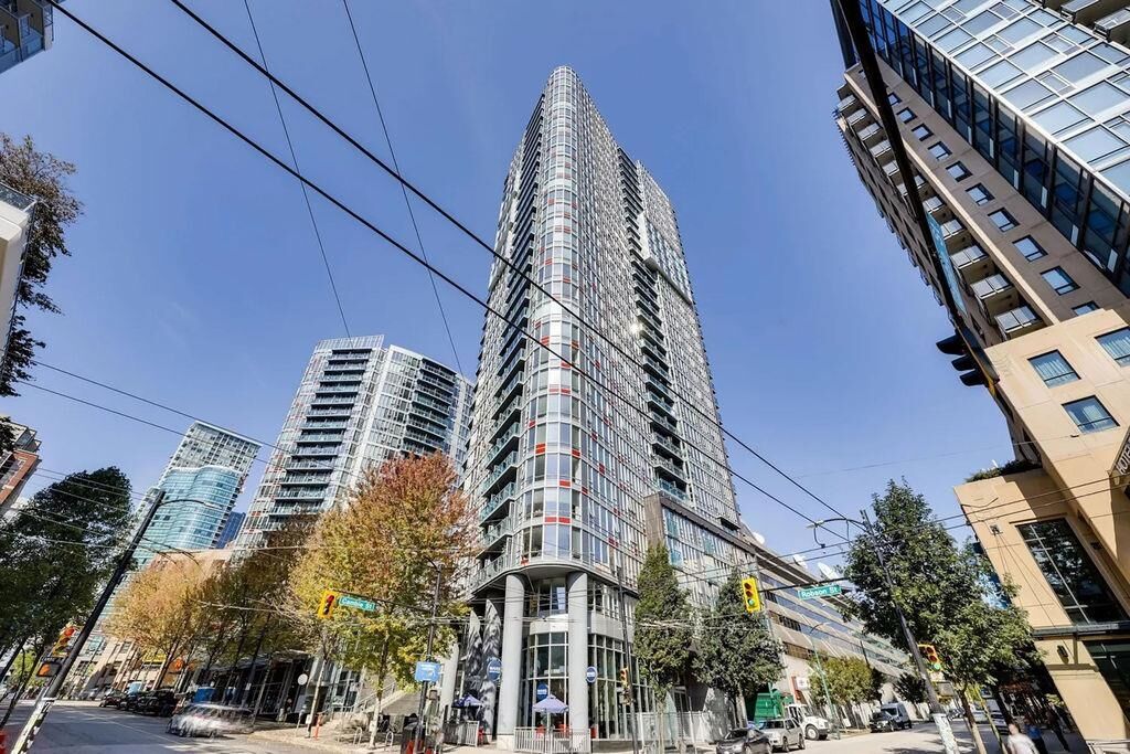 Property Photo:  233 Robson Street 31xx  BC V6B 0E8 