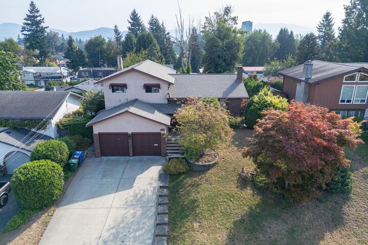 Property Photo:  2272 Bevan Crescent  BC V2T 3Z5 