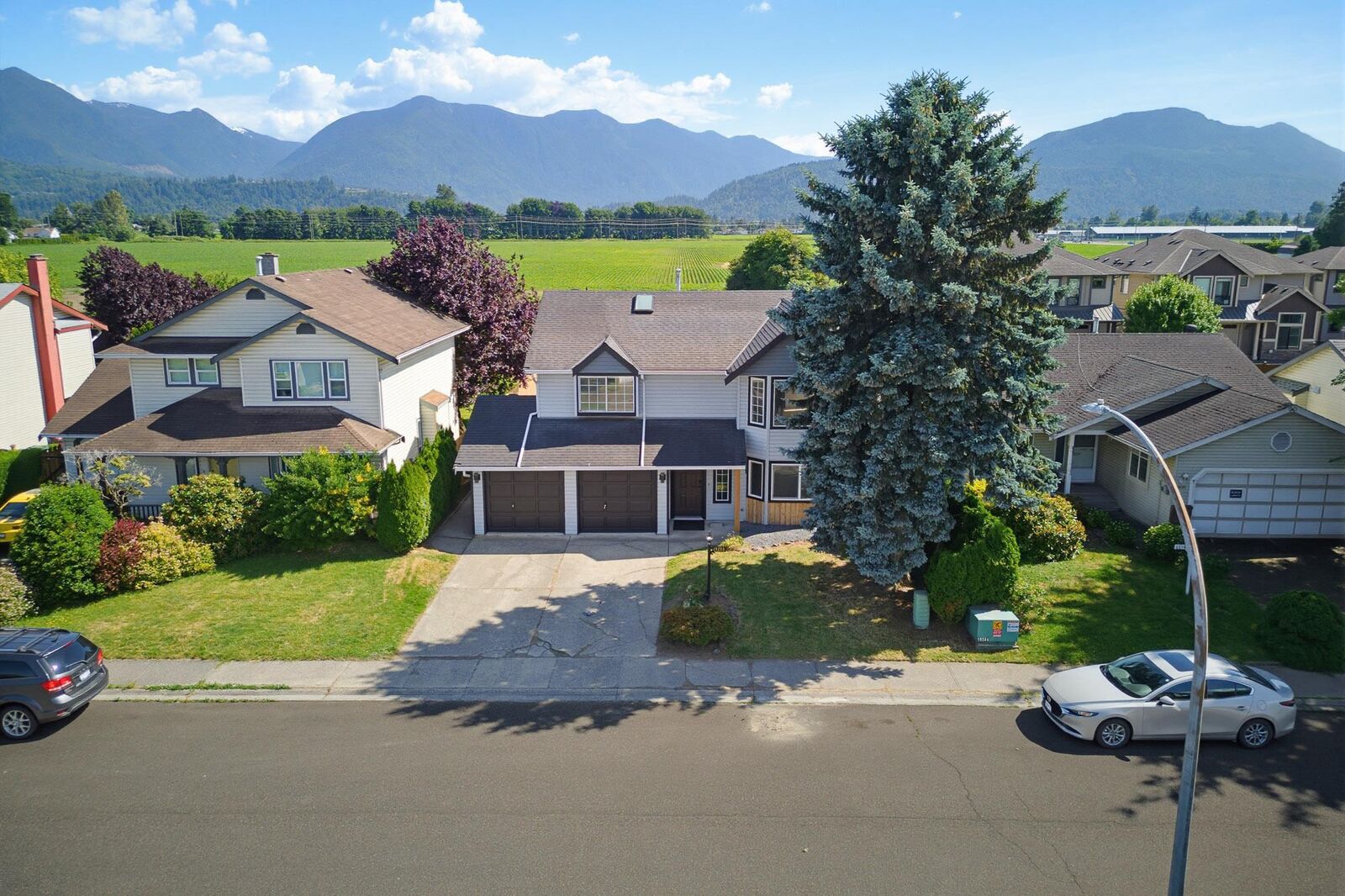 Property Photo:  45170 Bluejay Avenue  BC V2R 2V2 