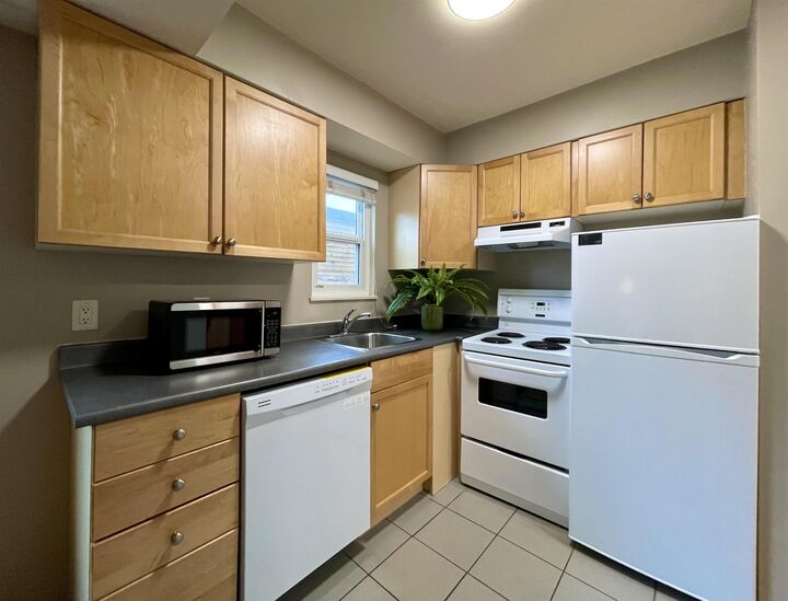 Property Photo:  1985 W 8th Avenue 302  BC V6J 1W2 