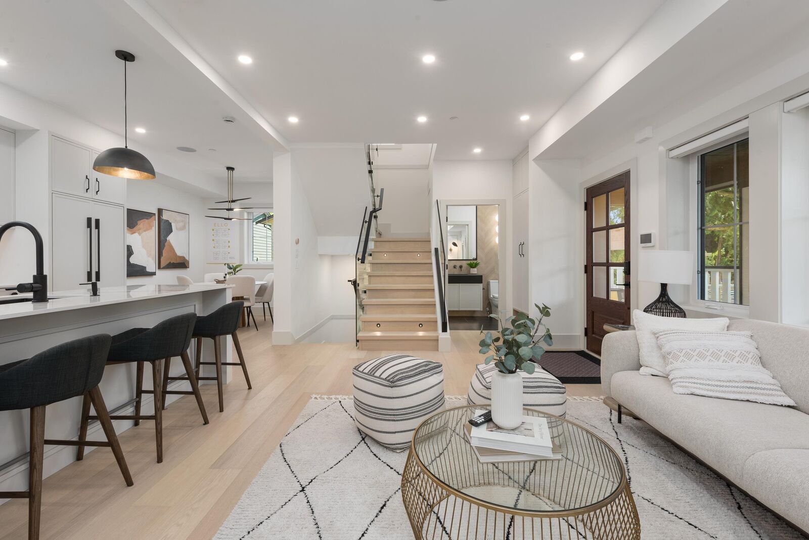 Property Photo: 375 E 33rd Avenue 1 BC V5V 2Z8