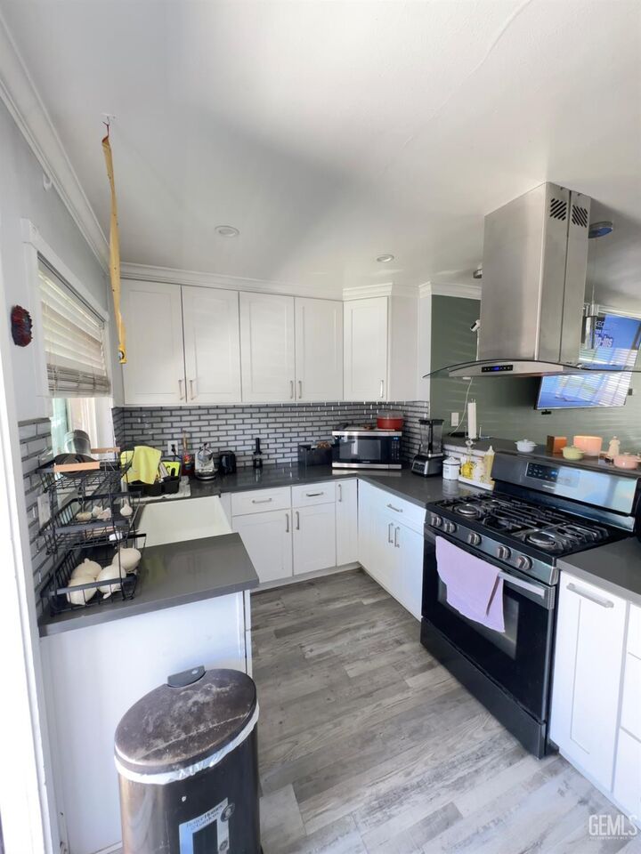 Property Photo:  419 W Kamala Street  CA 93033 