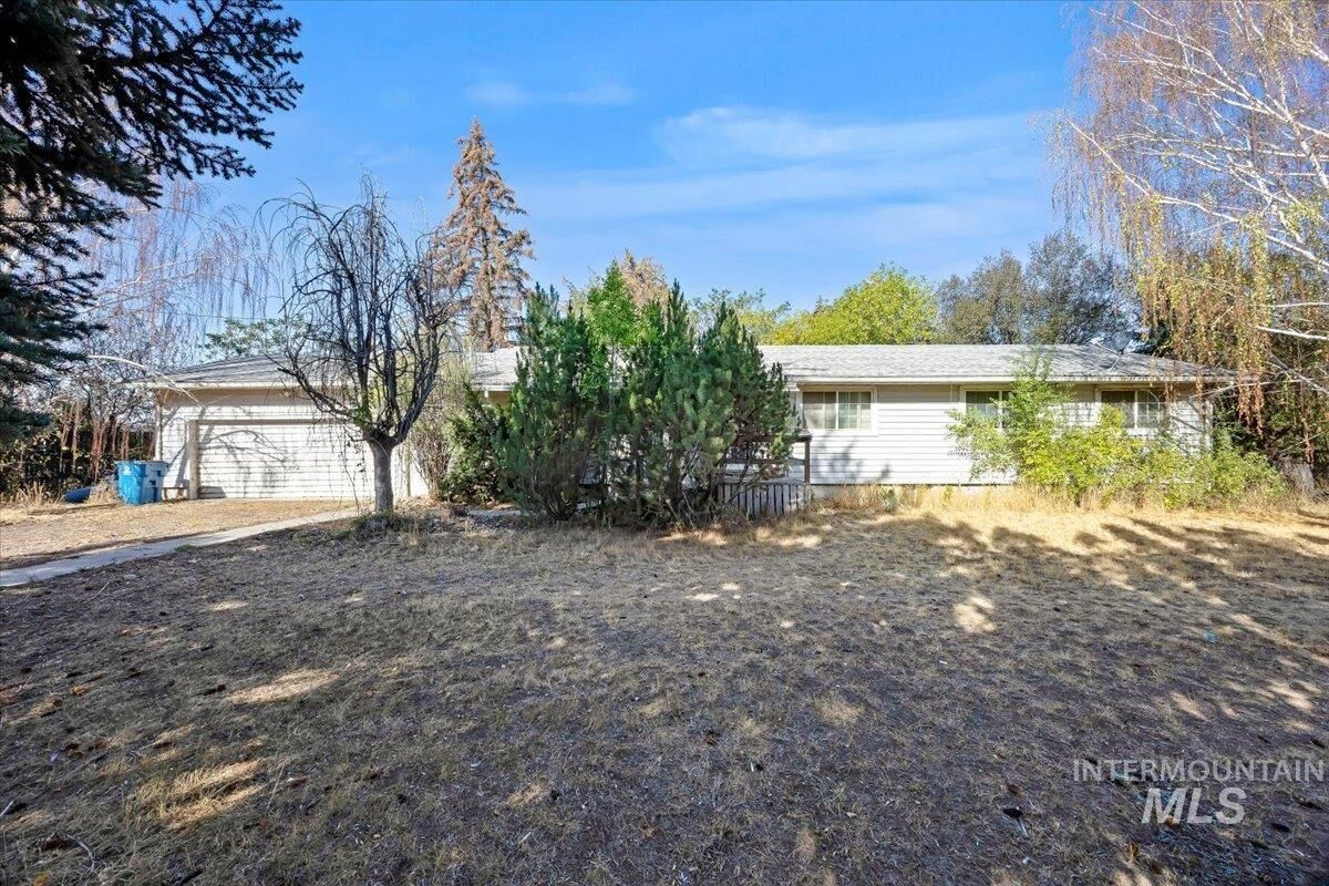 Property Photo:  100 Park St.  ID 83335 
