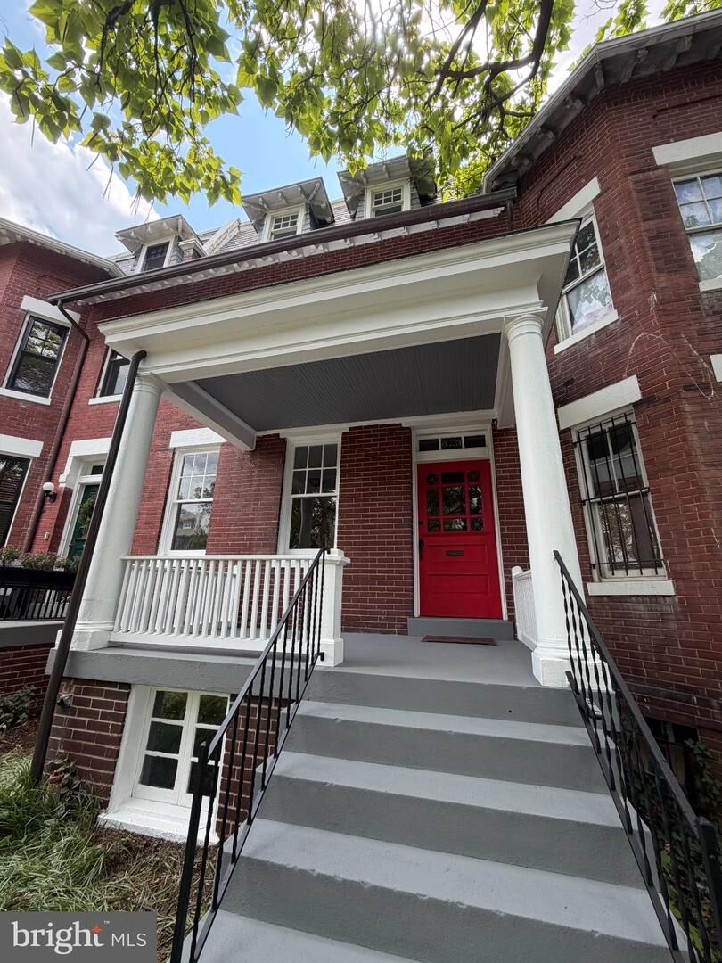 Property Photo:  623 Lexington Place NE  DC 20002 