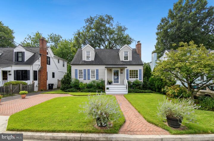 Property Photo: 5712 4th Street S VA 22204