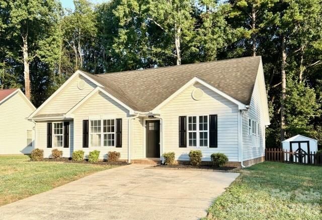 Property Photo: 6111 Country Walk Drive NC 28212