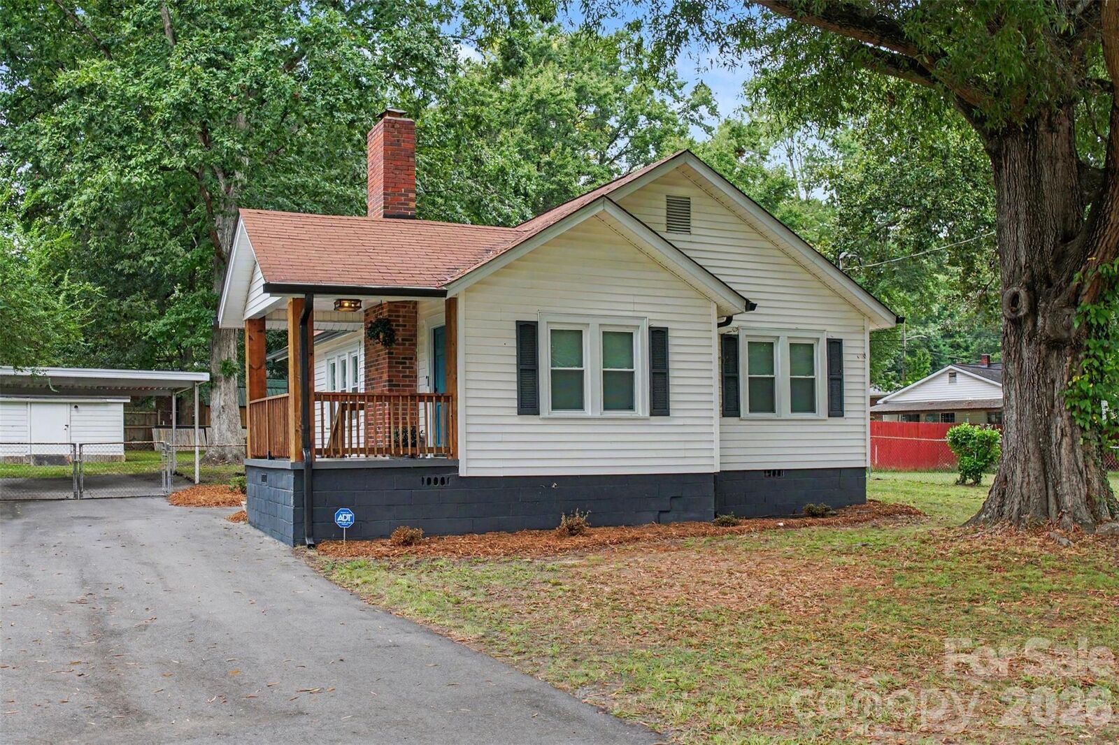 Property Photo:  1521 Blackwood Street  NC 28052 
