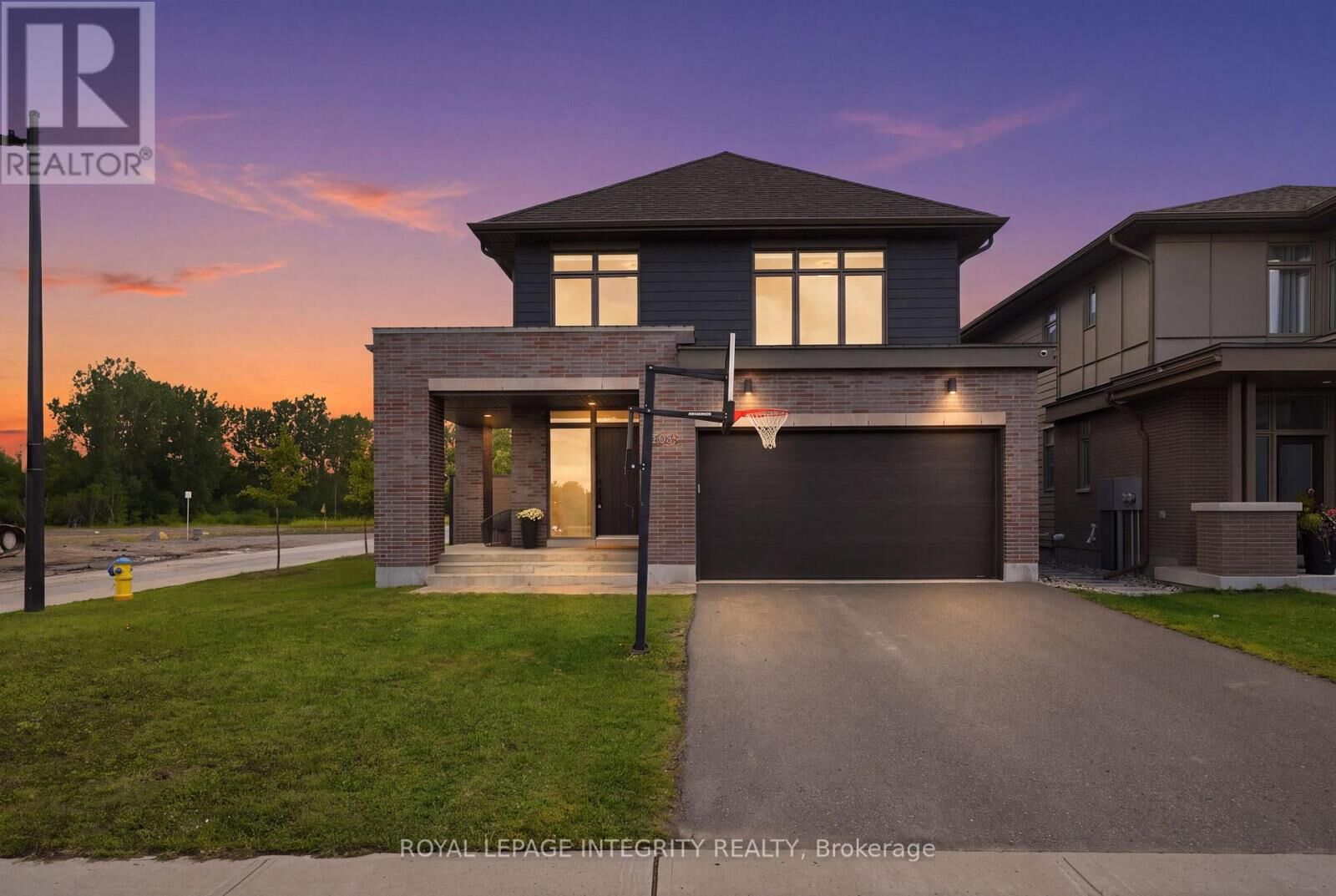 Property Photo:  300 Wigwas Street  ON K1K 4Z4 