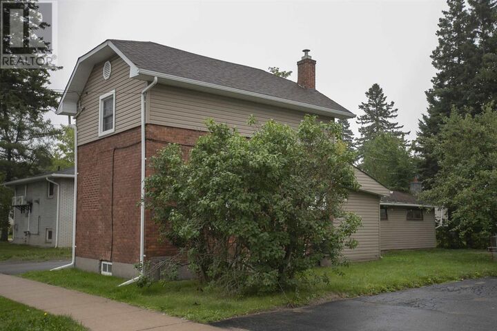 Property Photo:  3 Henrietta Ave  ON P6C 1Z2 
