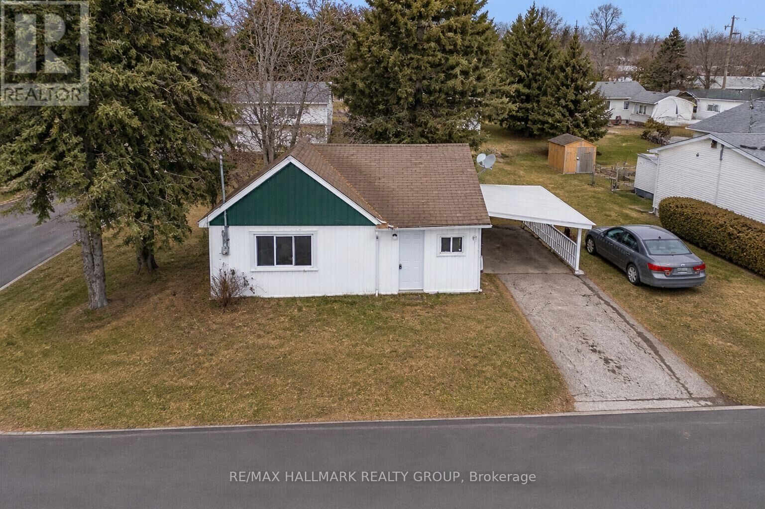 Property Photo:  201 George Street East  ON K0G 1J0 