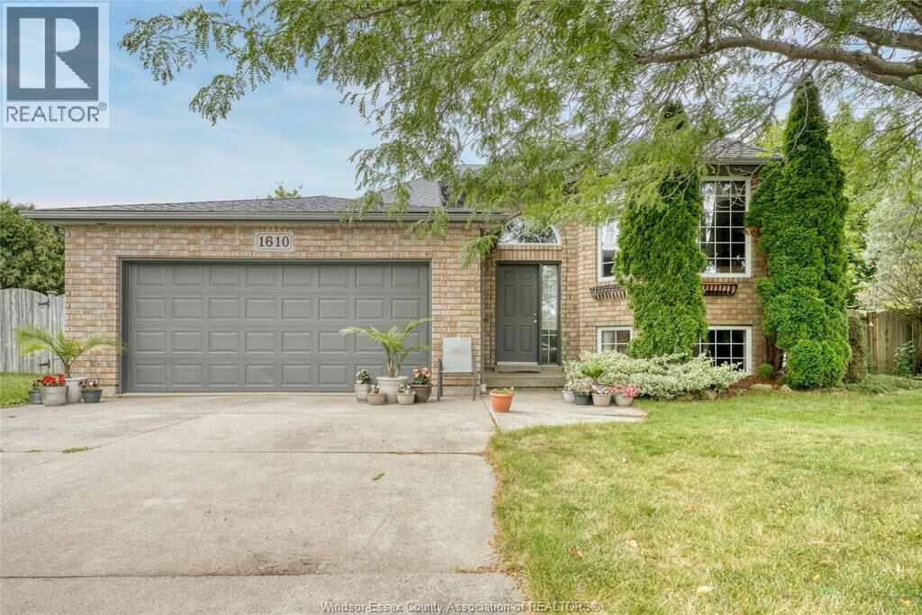 Property Photo:  1610 Chornoby Crescent  ON N8N 4W3 