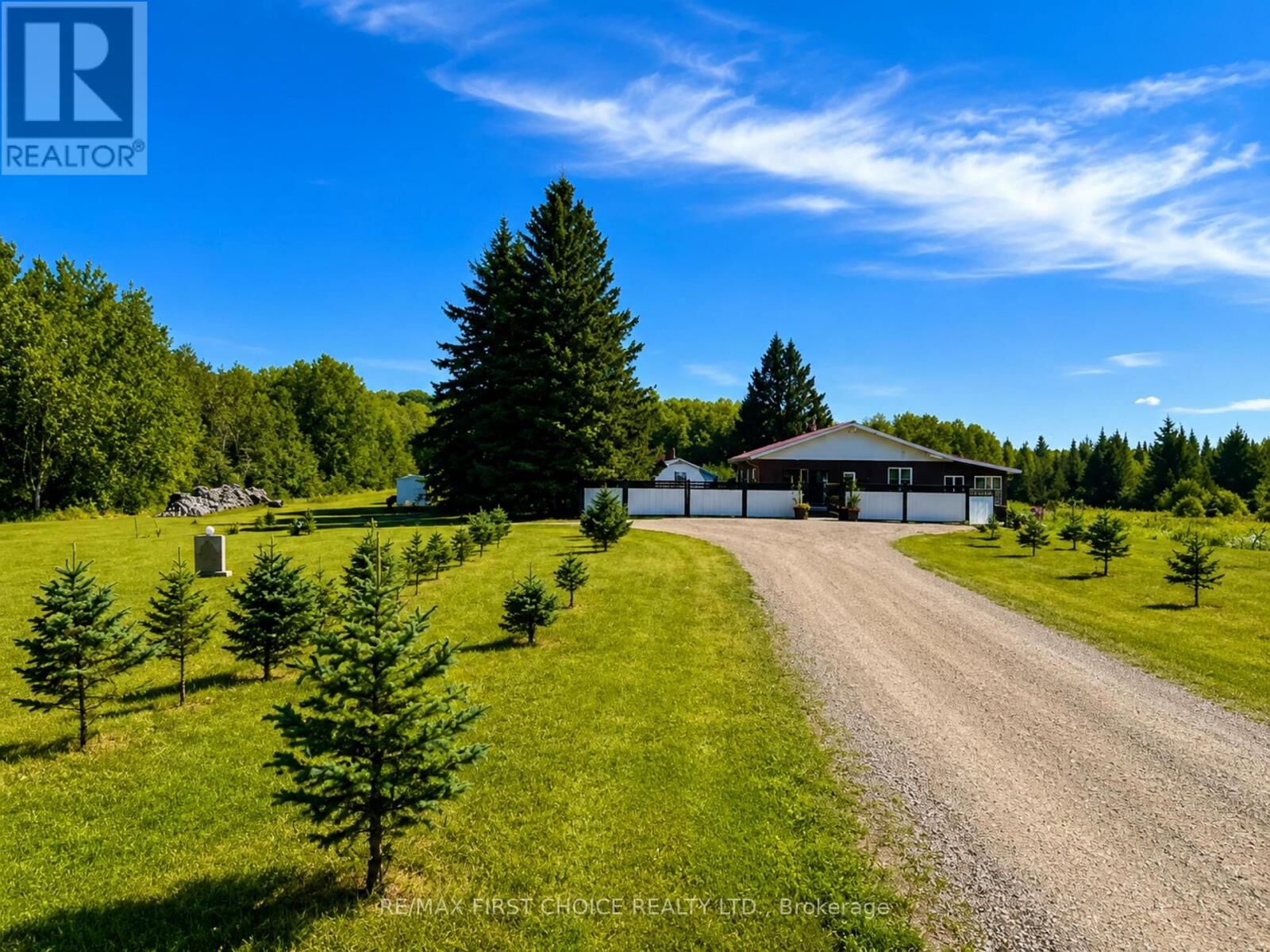 Photo de la propriété: Lauzon Road ON P0W 1K0