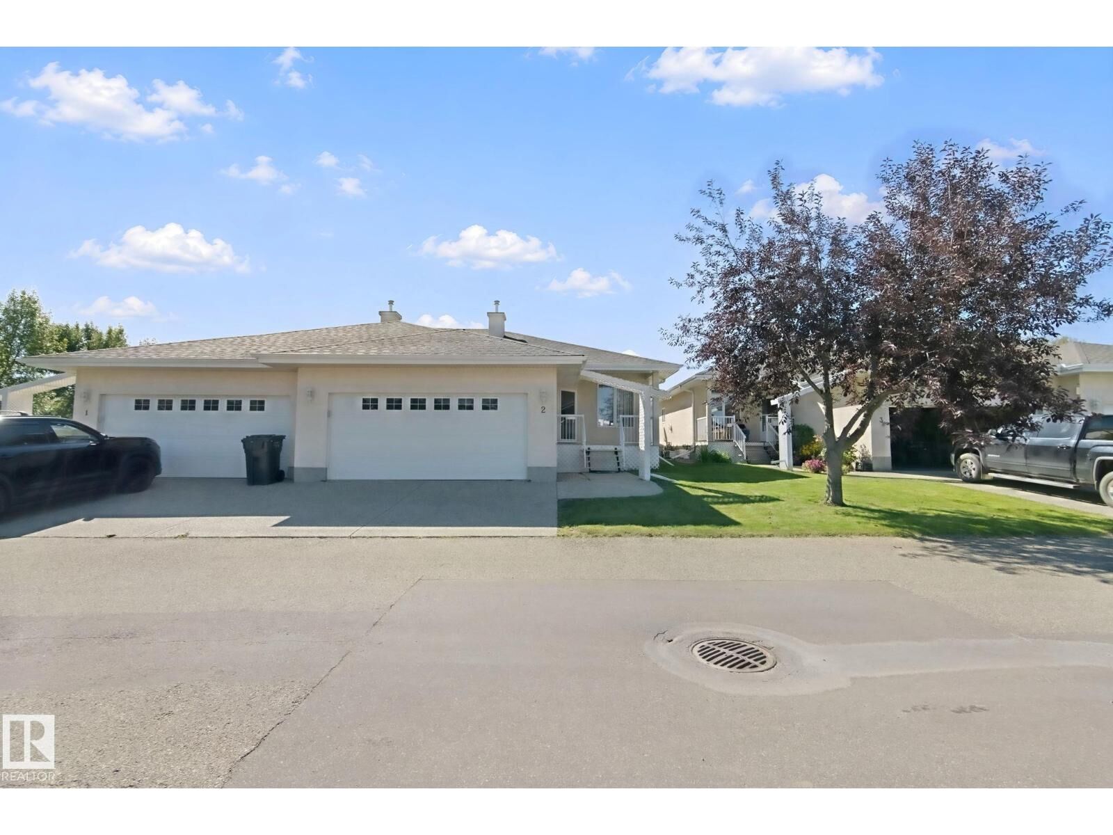 Property Photo:  #2 9 Deer Park Dr S  AB T7X 4H8 