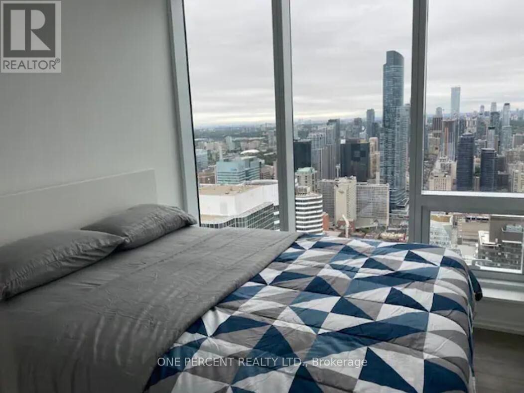 Property Photo:  197 Yonge Street 5502  ON M5B 1M4 