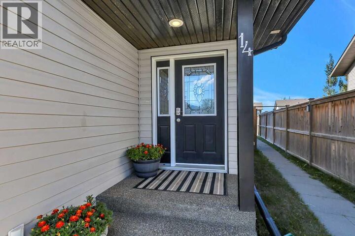 Property Photo:  14 Lincoln Street  AB T4S 2P9 