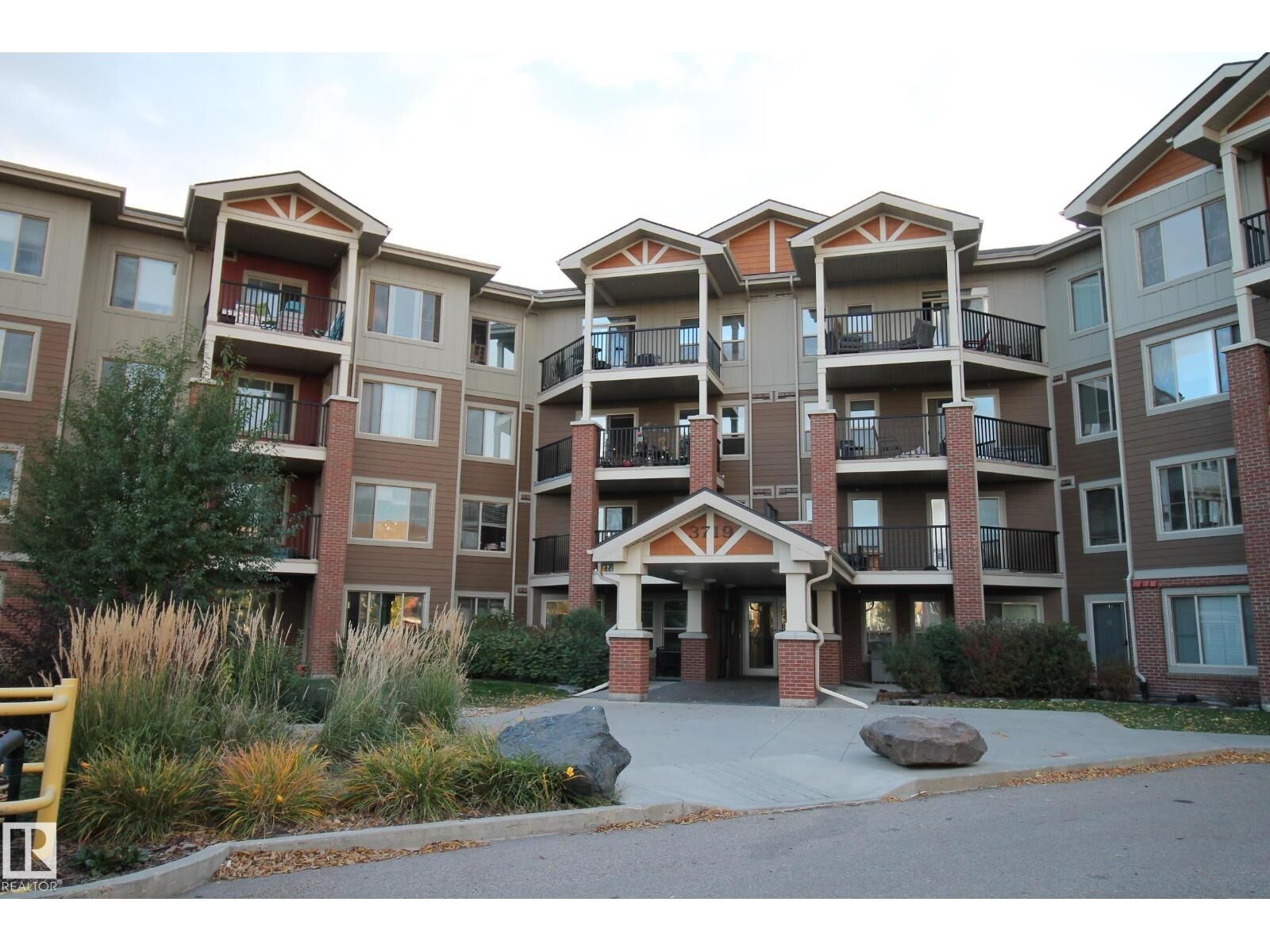Property Photo: #105 3719 Whitelaw Ln NW AB T6W 2C3