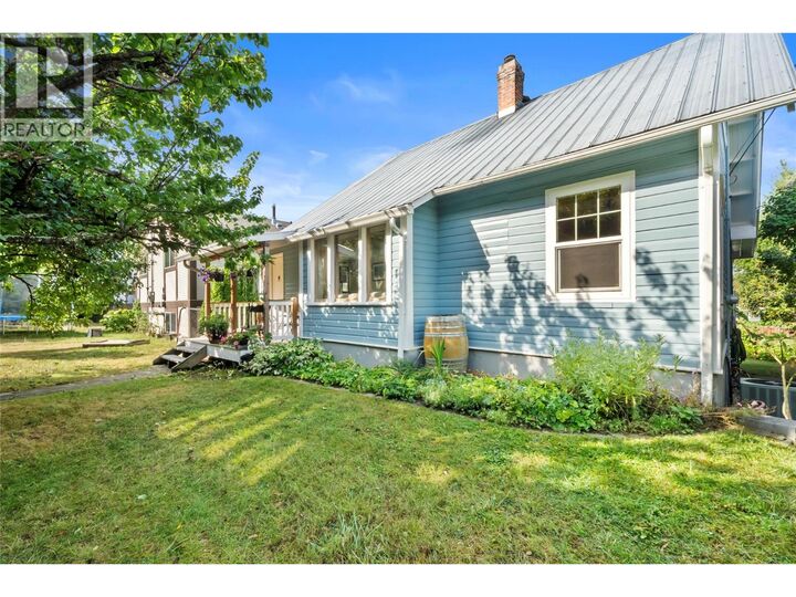 Property Photo:  591 6 Street Southeast  BC V1E 4E5 
