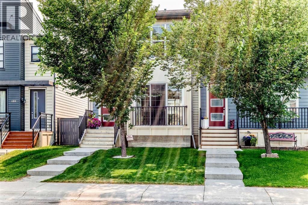 Property Photo:  680 Walden Drive Southeast  AB T2X 0Z7 
