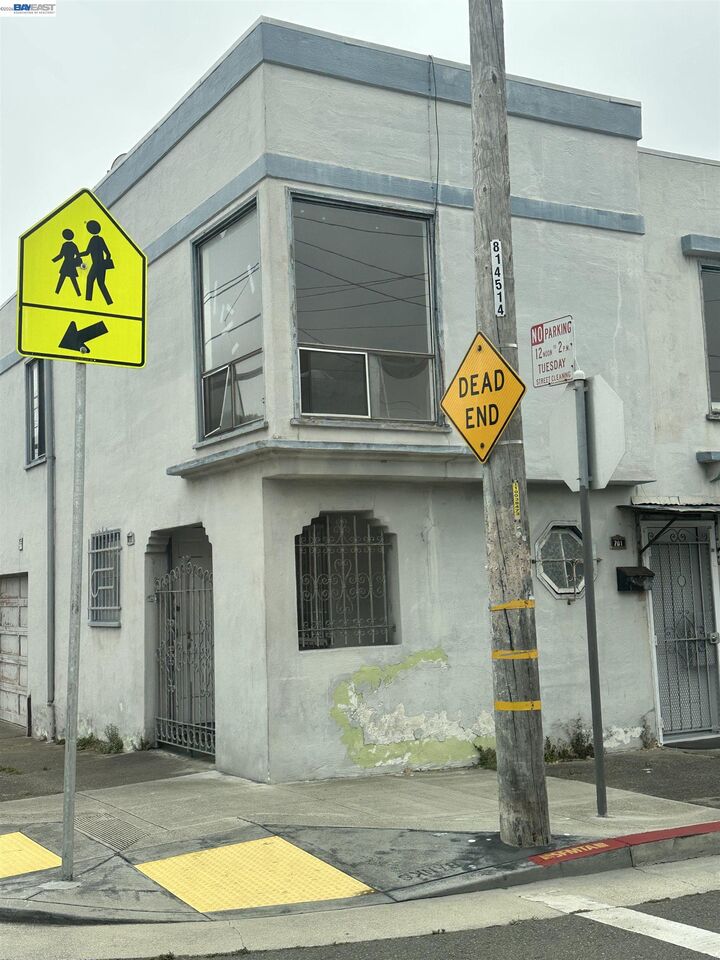 Property Photo: 1000 Crescent Ave CA 94110