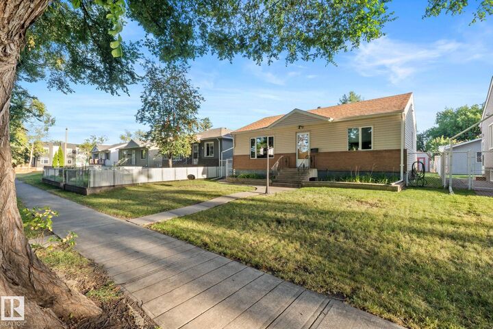 Property Photo:  9719 65 Avenue NW  AB T6E 0K5 