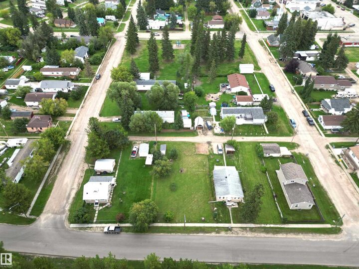 Property Photo:  5115 51 St  AB T0C 0P0 