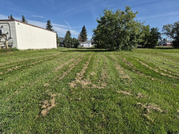 Property Photo:  52 Ave  AB T0B 4J0 