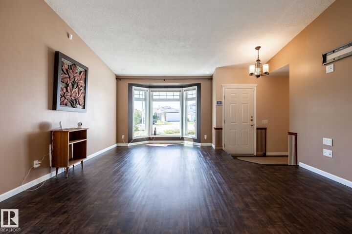 Property Photo:  89 Ozerna Road NW  AB T5Z 2Y5 