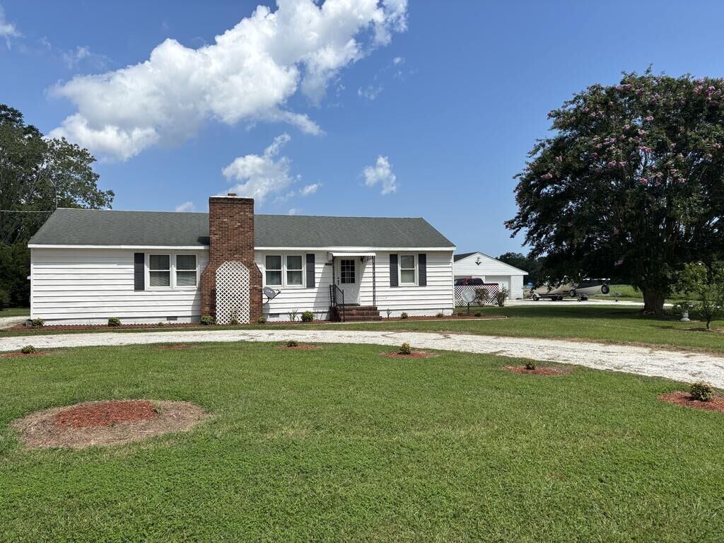 Property Photo: 24189 Joynes Neck Rd VA 23301