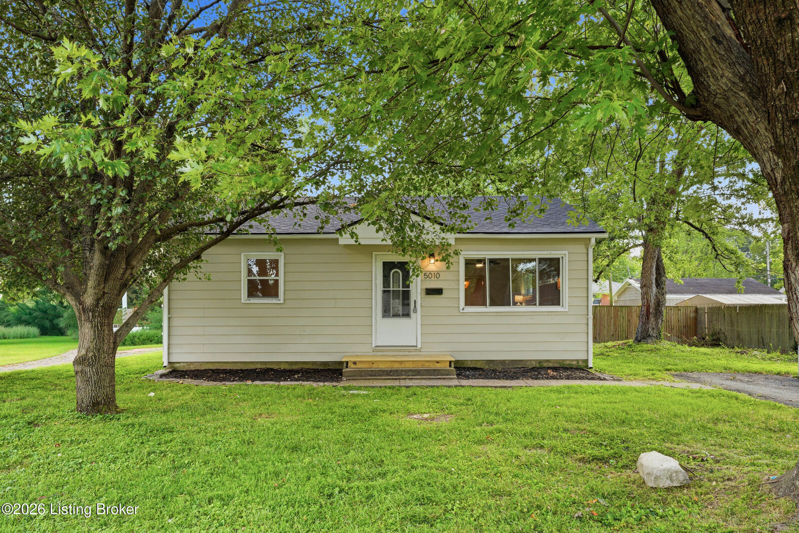 Property Photo: 5010 Belmont Ave KY 40258