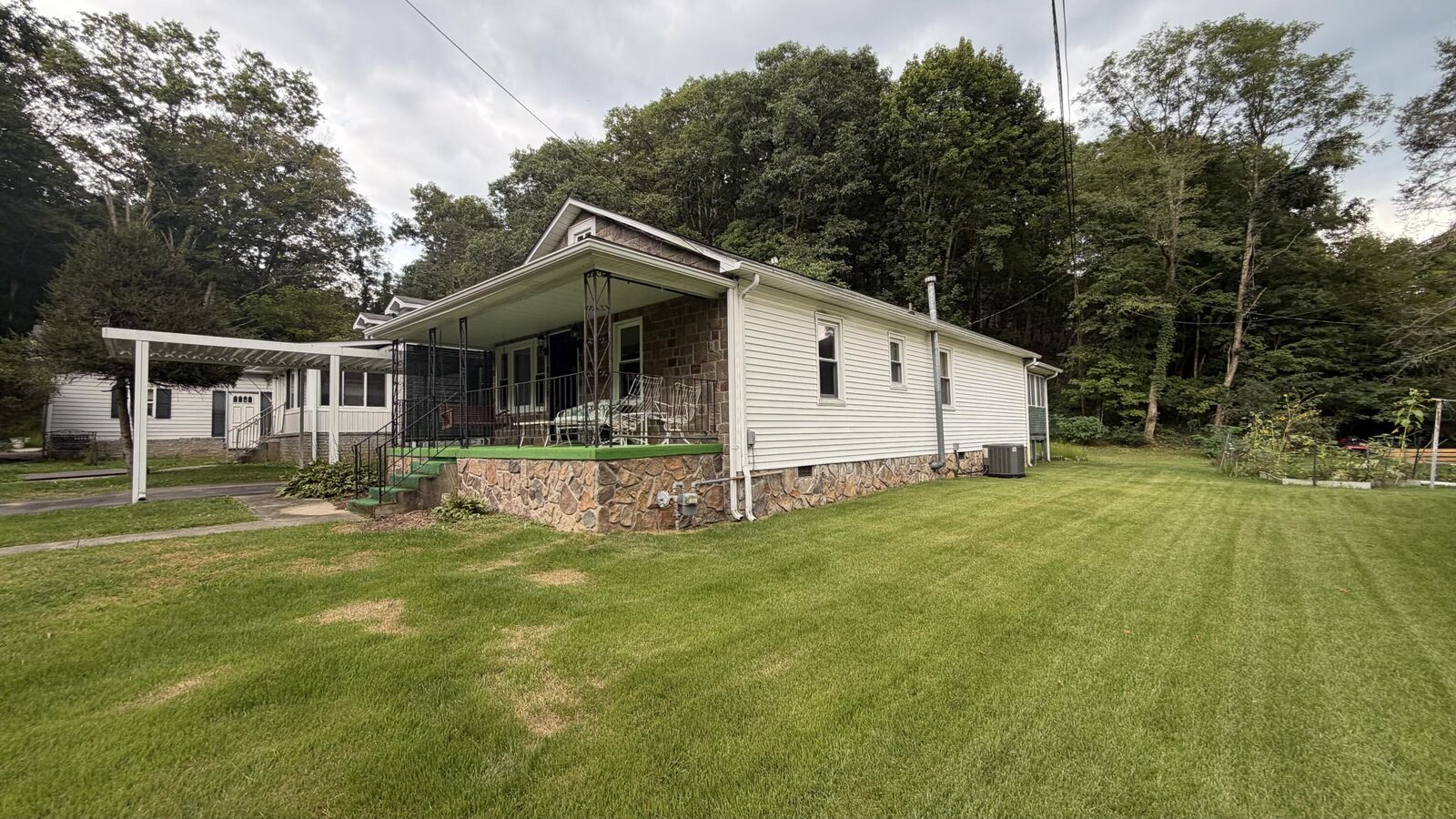 Property Photo:  286 Branch St Street  WV 24986 