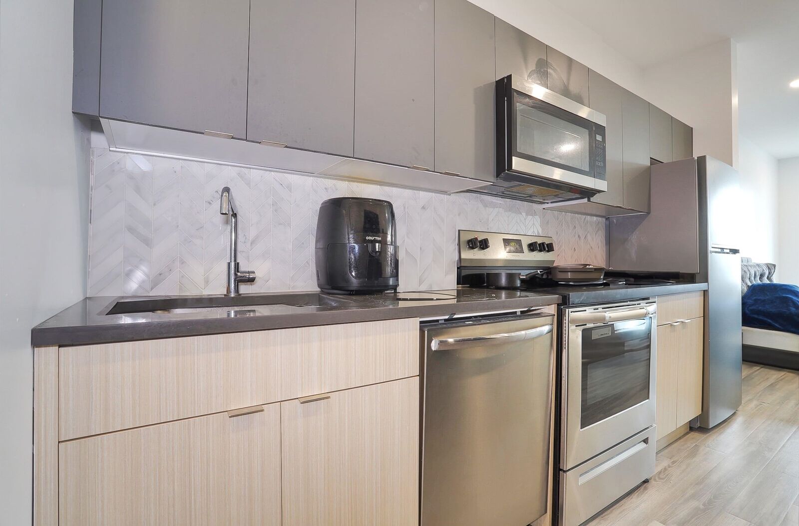 Property Photo: 327 Communipaw Ave 404 NJ 07304