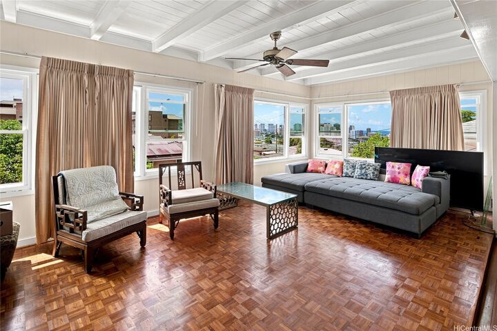 Property Photo: 654 D Walea Place D HI 96817