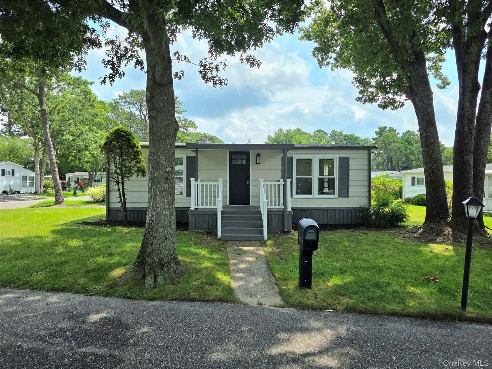 Property Photo:  525 Riverleigh Avenue 221  NY 11901 