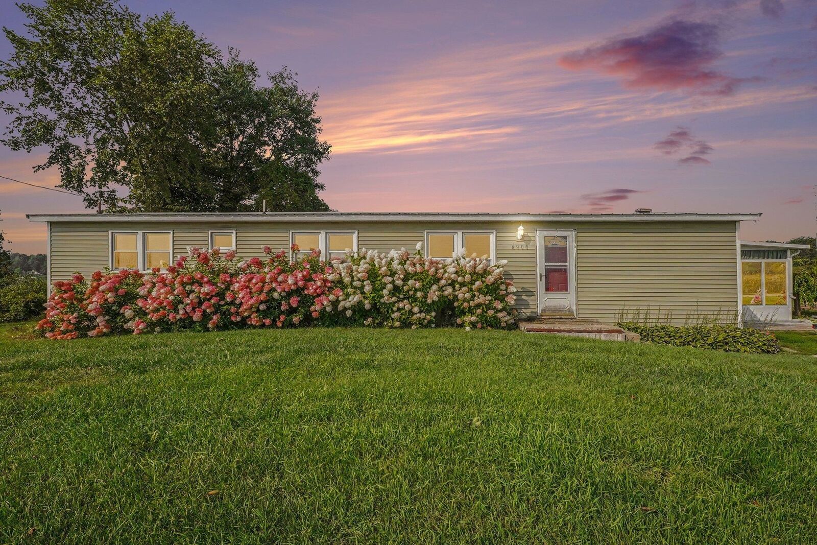 Property Photo:  4900 Dundas  MI 48612 