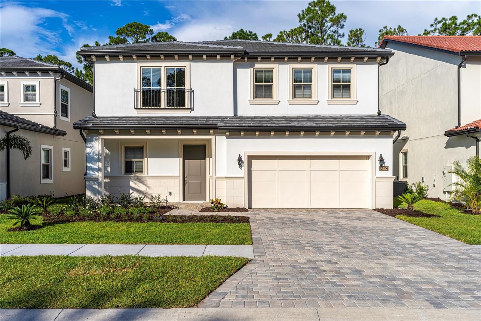 Property Photo: 10152 Royal Island Court FL 32836