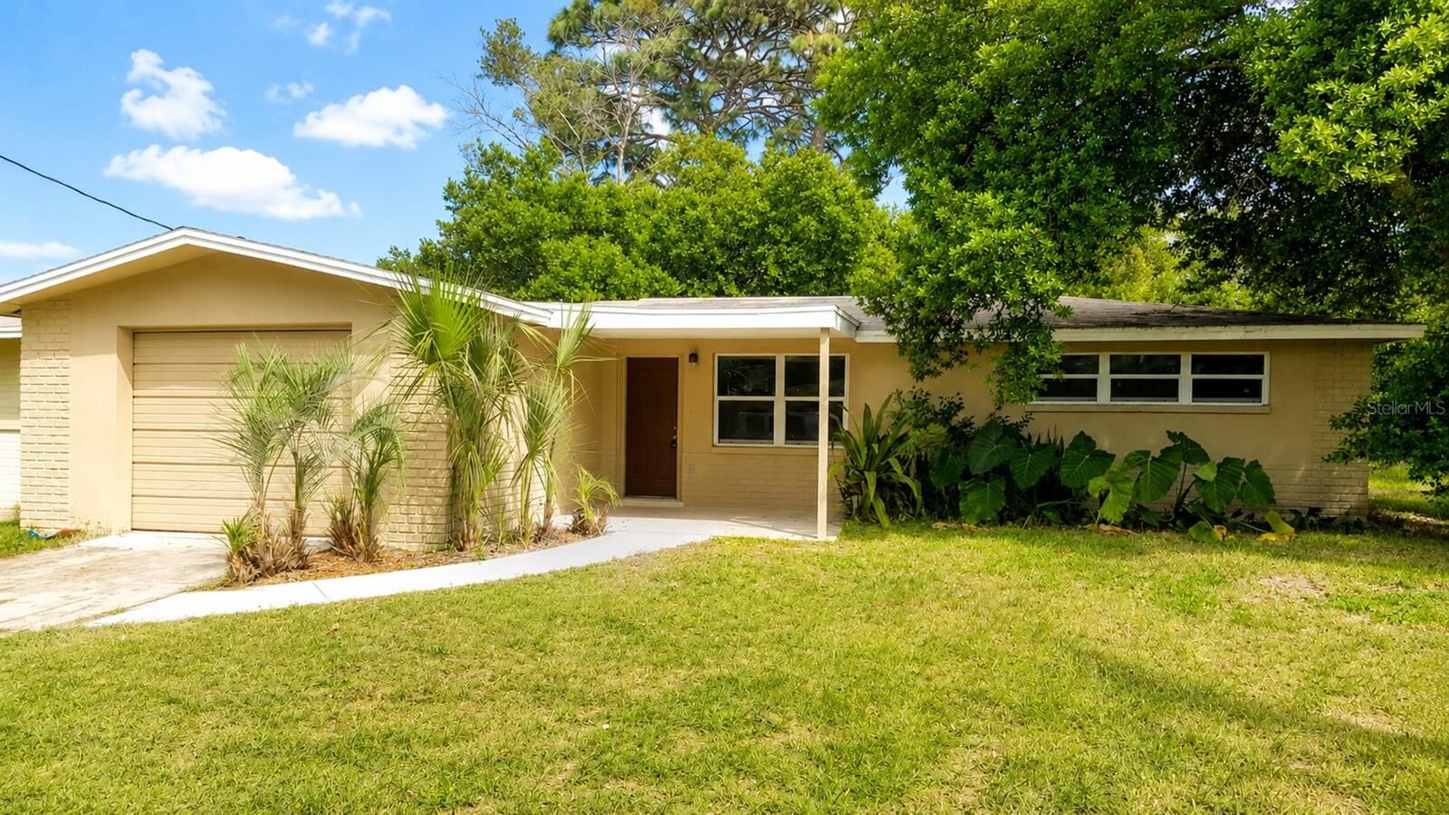 Property Photo:  4080 Redwing Drive  FL 34606 