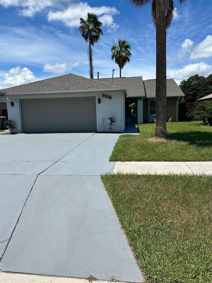 Property Photo:  3218 Bearclaw Way  FL 34746 