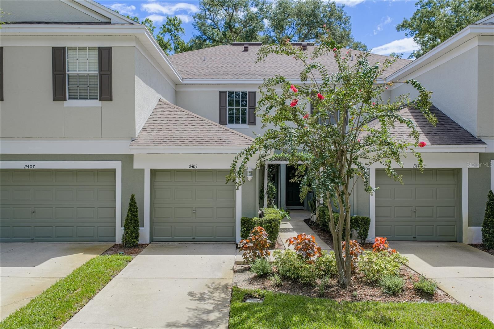 Property Photo:  2405 Earlswood Court  FL 33510 