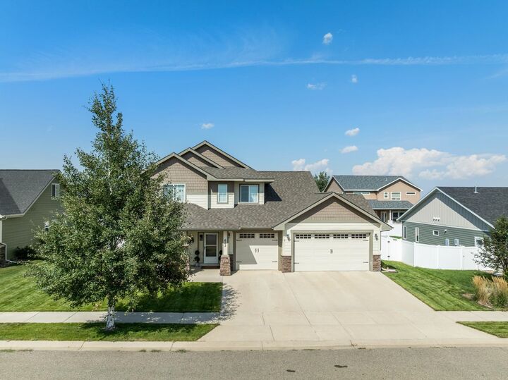 Property Photo:  603 Wyatt Street  ND 58801 