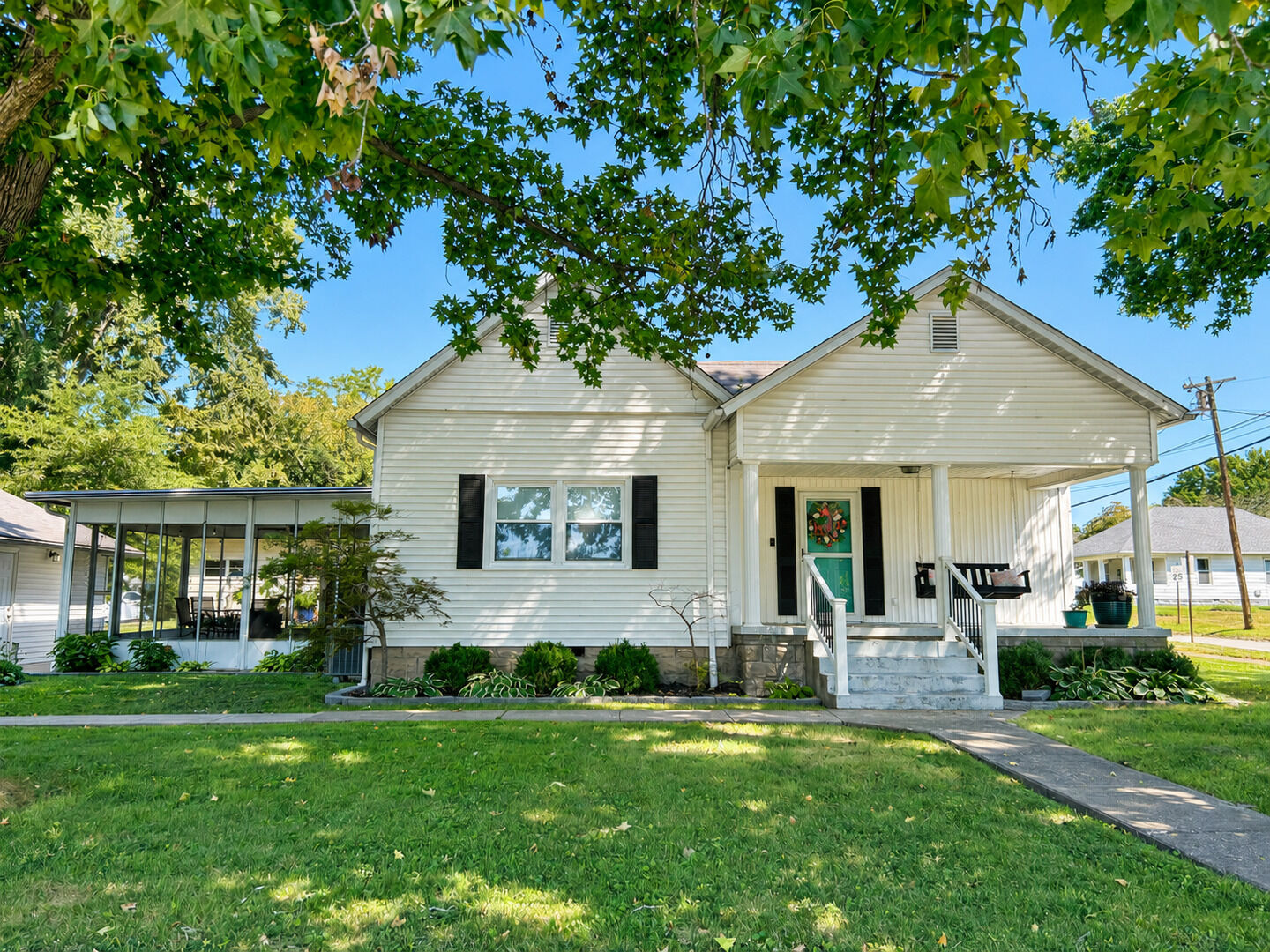 Property Photo:  302 James Street  IL 62918 