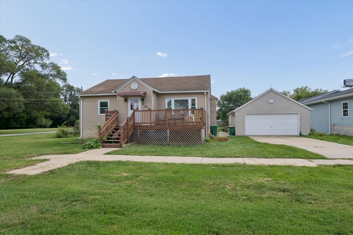 Property Photo:  802 Vine Street  IL 60441 