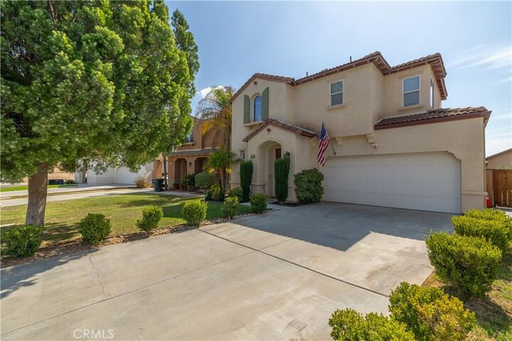 Property Photo: 3738 Almansa Way CA 92571