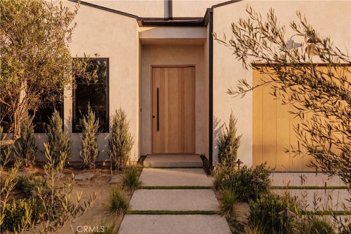Property Photo:  4926 Nagle Avenue  CA 91423 