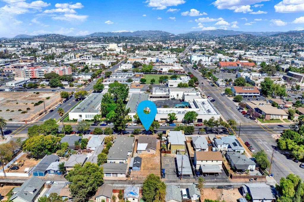 Property Photo:  127 W 5th Ave  CA 92025 