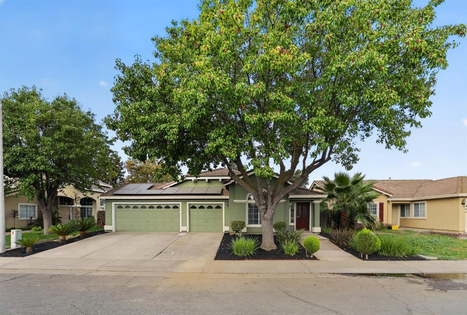Property Photo:  908 Burns Way  CA 95776 
