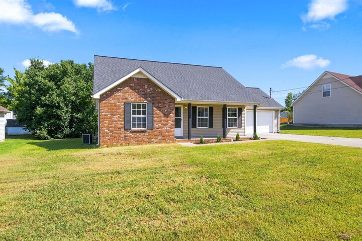 Property Photo:  2223 Rosecran Cir  TN 37086 