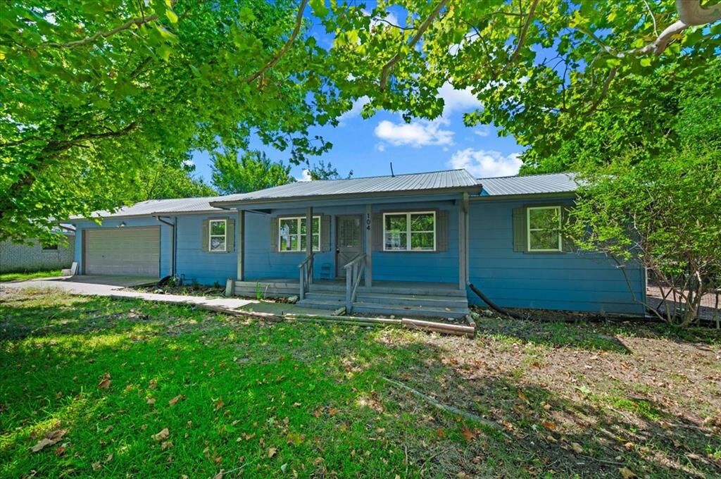 Property Photo:  104 Parker Street  TX 76651 