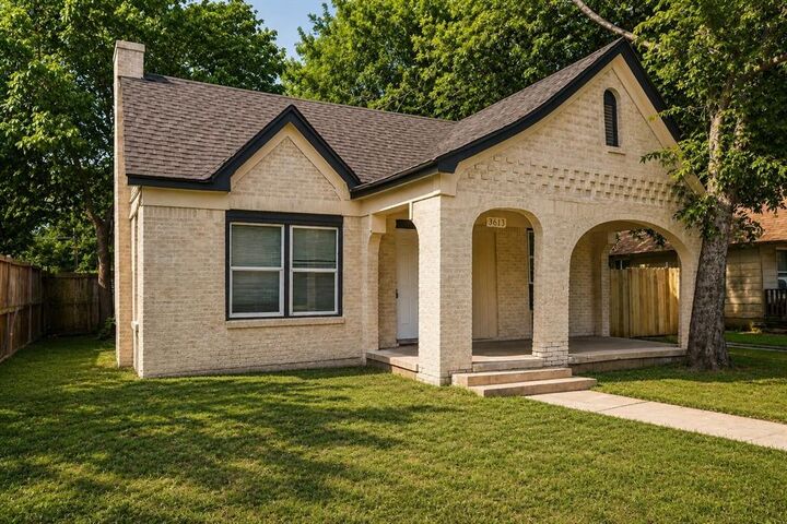 Property Photo: 3613 Ada Avenue TX 76105