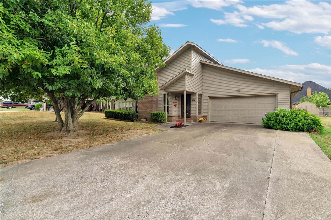 Property Photo:  301 Edmondson Avenue  AR 72764 